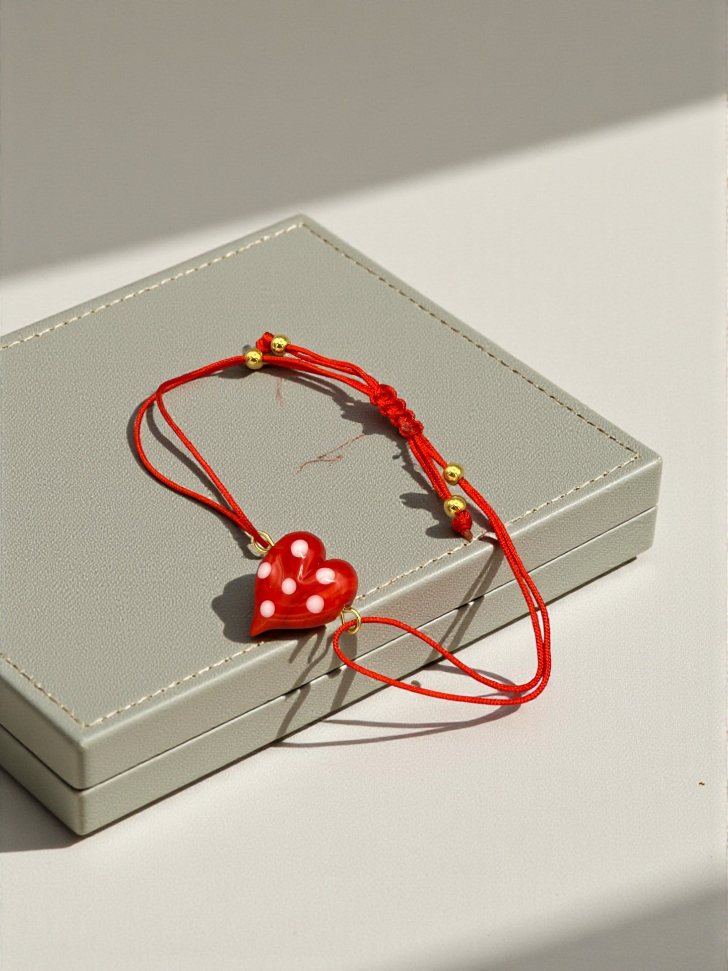 Herz Armband mit Punktmuster